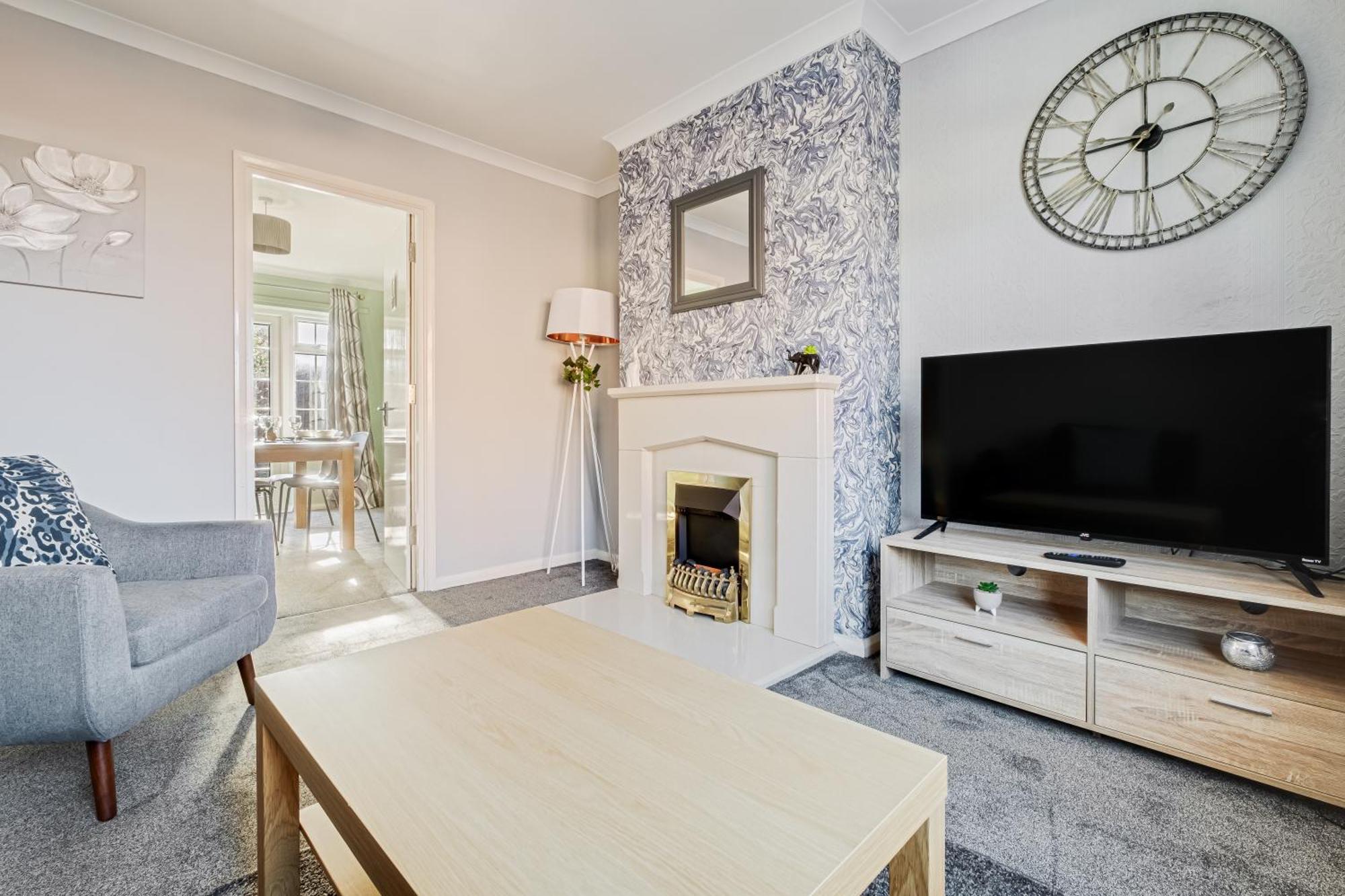 Comfy And Freshly Redecorated Home By Our Home Short Stays Close To Town Centre With Free Parking Бедфорд Екстериор снимка