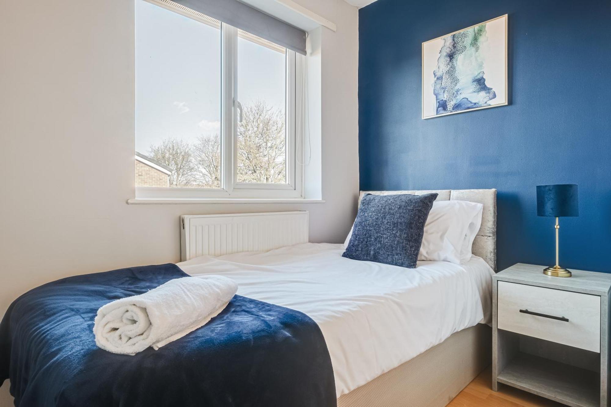 Comfy And Freshly Redecorated Home By Our Home Short Stays Close To Town Centre With Free Parking Бедфорд Екстериор снимка