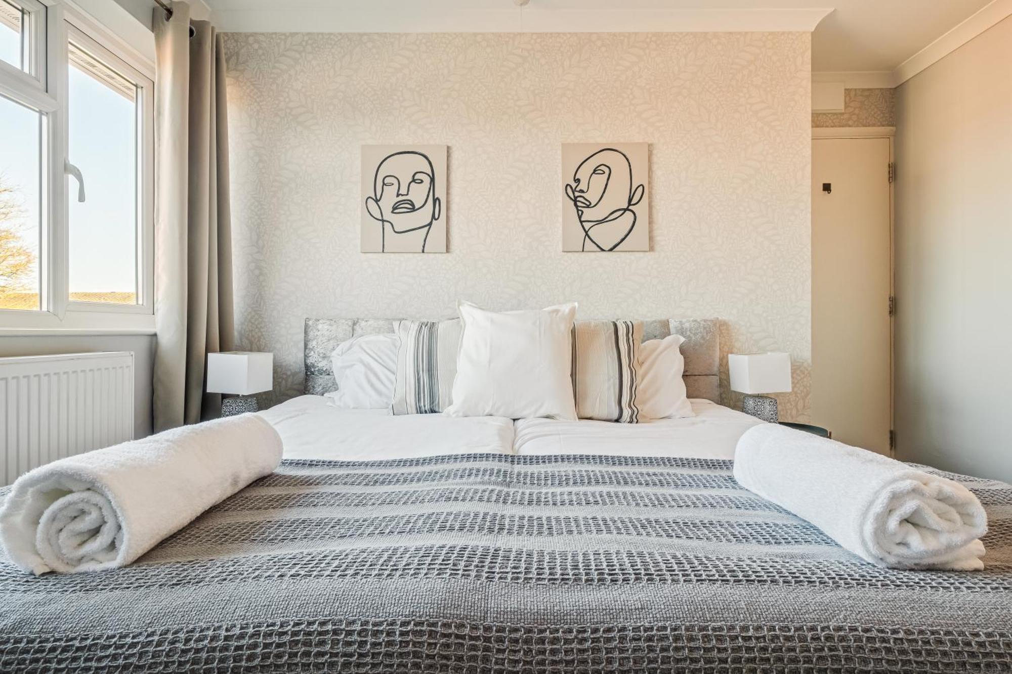 Comfy And Freshly Redecorated Home By Our Home Short Stays Close To Town Centre With Free Parking Бедфорд Екстериор снимка